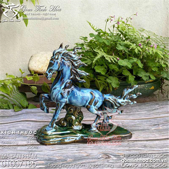 Tượng ngựa gốm sứ linh vật phong thủy năm Bính Ngọ 2026 men hỏa biến